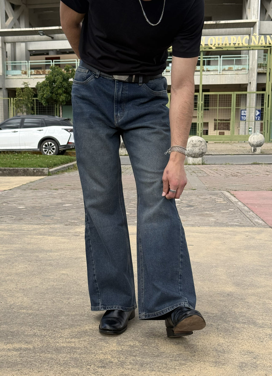 CLASSIC FLARED DENIM